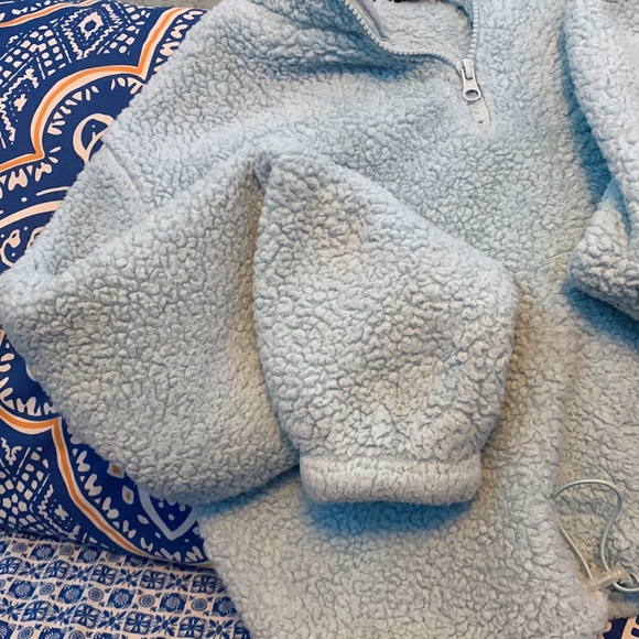 Cropped fluffy pull over w/ zip - Picture 2 of 3